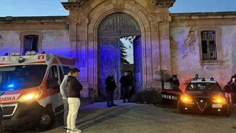 ElsaaDiego's tweet image. Un ragazzo muore e un altro è in gravi condizioni dopo essere caduto dal tetto di una cascina a Mazzarra del Vallo..💔💔

#28aprile 
#InterRoma #NapoliTorino