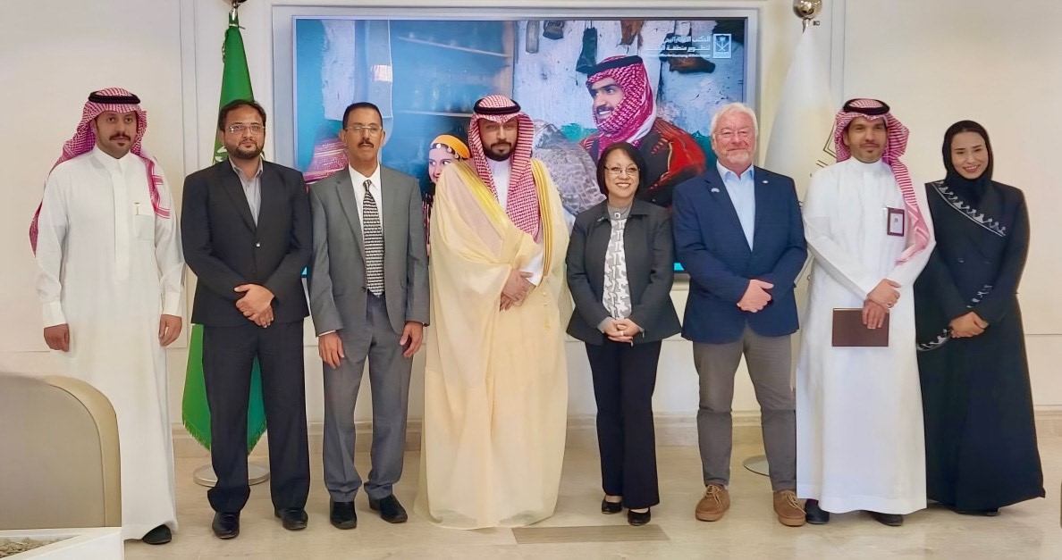 Cecille El Beleidi 🇬🇧🇸🇦 (@cecilleelb) on Twitter photo كان اجتماعنا مثمراً مع المكتب الاستراتيجي لتطوير منطقة الباحة <a href="/BSO_Albaha/">المكتب الاستراتيجي لتطوير منطقة الباحة</a> .نتطلع لدعمهم في تحقيق أهدافهم المتميزة في إطار الرؤية 2030.🇬🇧🇸🇦
#UKinJeddah #Albaha كان اجتماعنا مثمراً مع المكتب الاستراتيجي لتطوير منطقة الباحة <a href="/BSO_Albaha/">المكتب الاستراتيجي لتطوير منطقة الباحة</a> .نتطلع لدعمهم في تحقيق أهدافهم المتميزة في إطار الرؤية 2030.🇬🇧🇸🇦
#UKinJeddah #Albaha