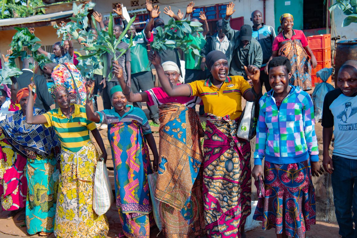 Abenegihugu isinzi bi <a href="/Gitega/">Province Gitega</a> bakiranye igishika cinshi Général <a href="/USEmbalo/">Umaro Sissoco Embaló</a> ayoboye #Guinnée_Bissau na <a href="/GeneralNeva/">SE Evariste Ndayishimiye</a> ayoboye u #Burundi.

Ivyo vyerekana icizere abarundi bafitiye inzego zabo.

NIHARAMBE AMAHORO N'UMUTEKANO 🇧🇮