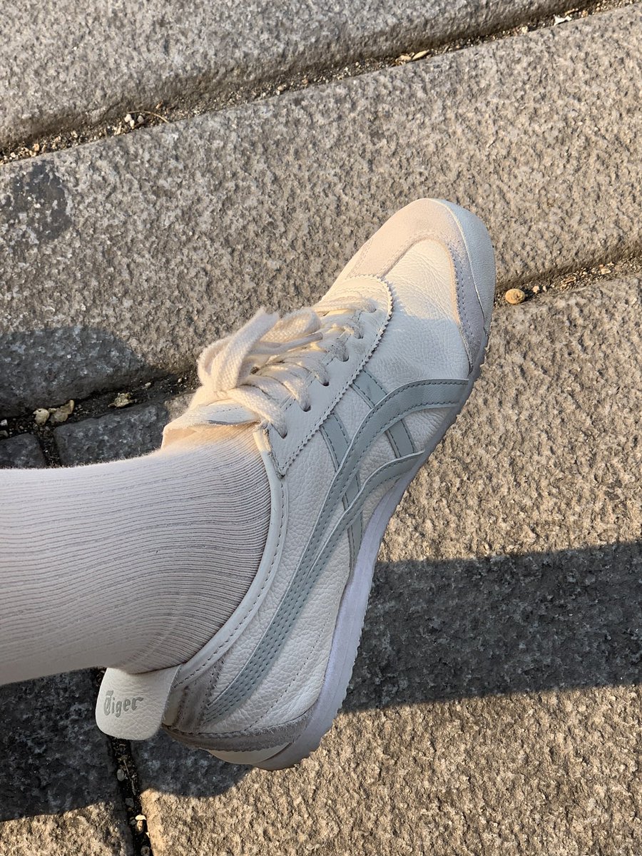 진짜 구라 하나 없이 요즘 내 문신템 주 5일은 신음
사자마자 아주 뽕을 뽑음
어떤 옷에도 잘 어울려서 코디 매치하기 편하고 좋다👍🏻