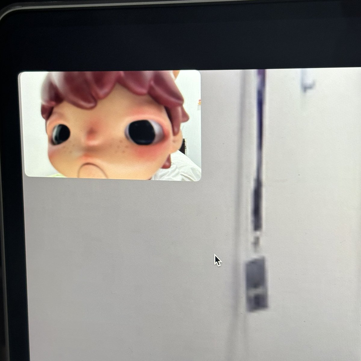 noochobi's tweet photo. peeking👀☎️ https://t.co/ORRSVSOSG0