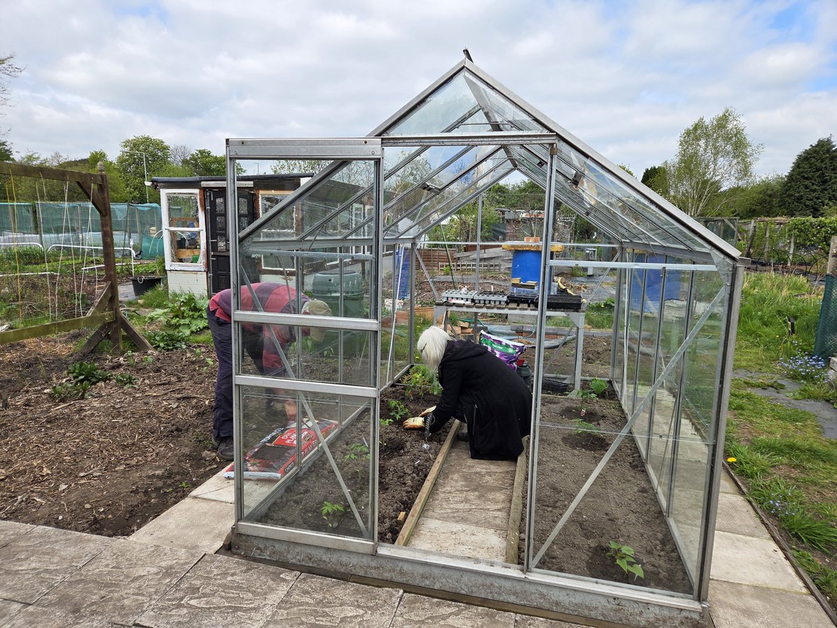 We had a fantastic time at our new Active Allotment programme on Friday! 👨‍🌾

We got started prepping the beds ready to start planting next week ☀️

You can still come along and join us for the next five Fridays! 

Drop an email to active.charnwood@charnwood.gov.uk for more info!