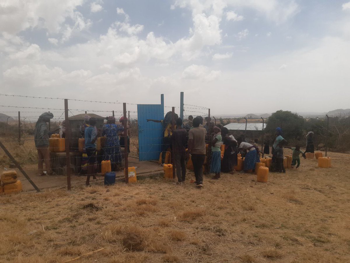 SNVEthiopia's tweet photo. Kunzila WASH Project, operating in a conflict area, trained 70 youth, built MHM rooms in 14 schools, and set up 19 water points for 9,800+ people. Marketplace toilets serve 300 daily; health centres get toilets and incinerators. Community-driven, using local resources. #KWASH https://t.co/gxPwDwdj3v