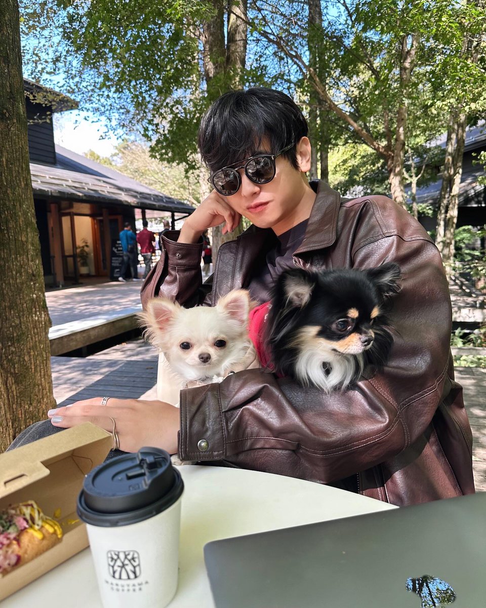 _micchan07's tweet photo. My prince is back!!
Visuals top tier, dogs top tier, vibe top tier 🥰❤️ https://t.co/8Q25mjMmzl