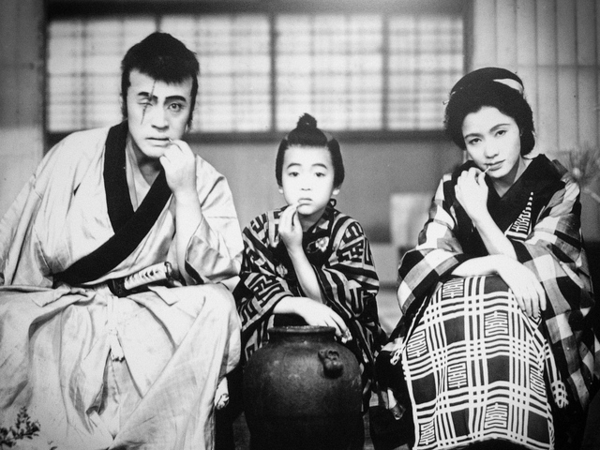 素直じゃない用心棒と素直じゃない女将さんがみなしごのぼうやを引き取ってツンデレ溺愛するチャンバラ時代劇のふりしたラブコメホームドラマ
それが丹下左膳余話百萬両の壺