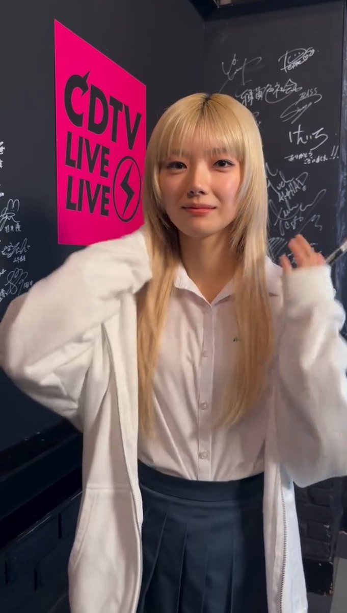 金髪エクステをアピールする夏鈴ちゃん #CDTVライブライブ #櫻坂