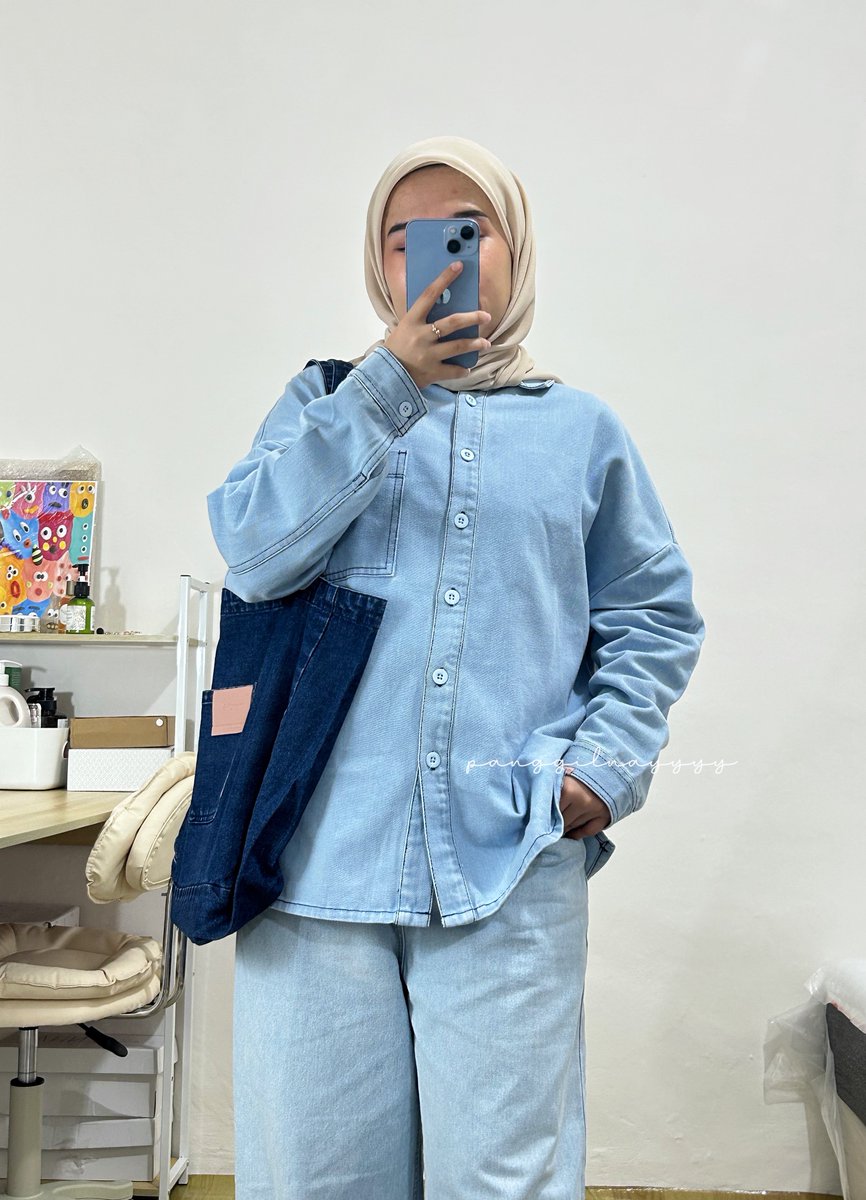 IN THIS ECONOMY...

Kalau ada yg nanya brand lokal apa yang bagus 🫵 aku bakal jawab MERCHE 🫵 REALLY REALLY WORTH TO BUY!