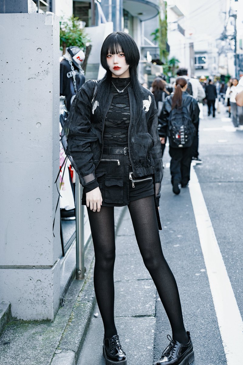 MiMYON_'s tweet image. 美容院帰りに原宿歩いてたらストリートスナップしてる外国人に声かけられた

身長174cmの女が街中にいるとこんな感じです