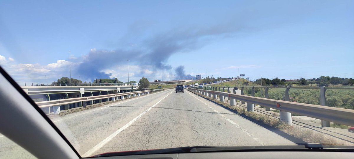 GuaschIvan's tweet photo. @elmonarac1 vist desde cambrils direccio tarragona en el moment que sha anat la llum https://t.co/zO6XY0Qx8G