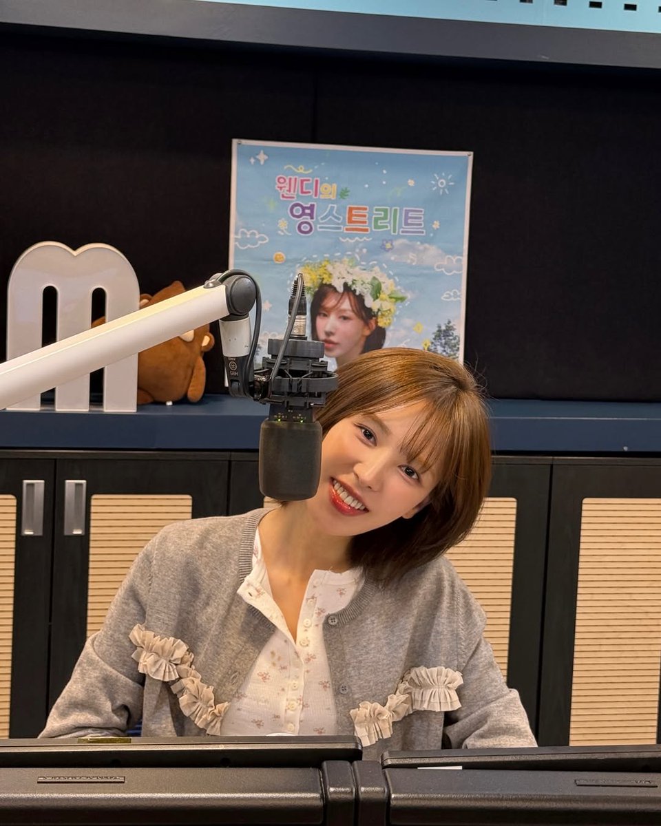 wenrenejournal's tweet photo. [IG] 250428 — sbsyoungstreet Instagram update with #WENDY 🩵

"No WanD? 🙈 WanD’s here~! 🙉 Come see WanD through #ViewableRadio 🙌🏻"

🔗 https://t.co/NVDXF1zj9k

#웬디 #웬디의영스트리트 @WENDY_offcl https://t.co/2lhWk9W6Xk