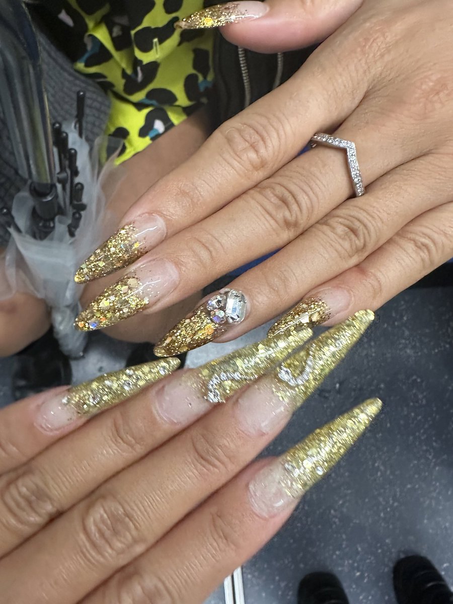 りんこさんに遭遇✨
相変わらずお美しかった〜🥹🌈

ネイル同じで可愛い🫶🏽🫶🏽