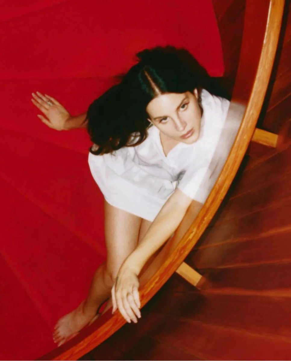 greatestptl's tweet photo. lana del rey by neil krug https://t.co/CRsVVhMfuD