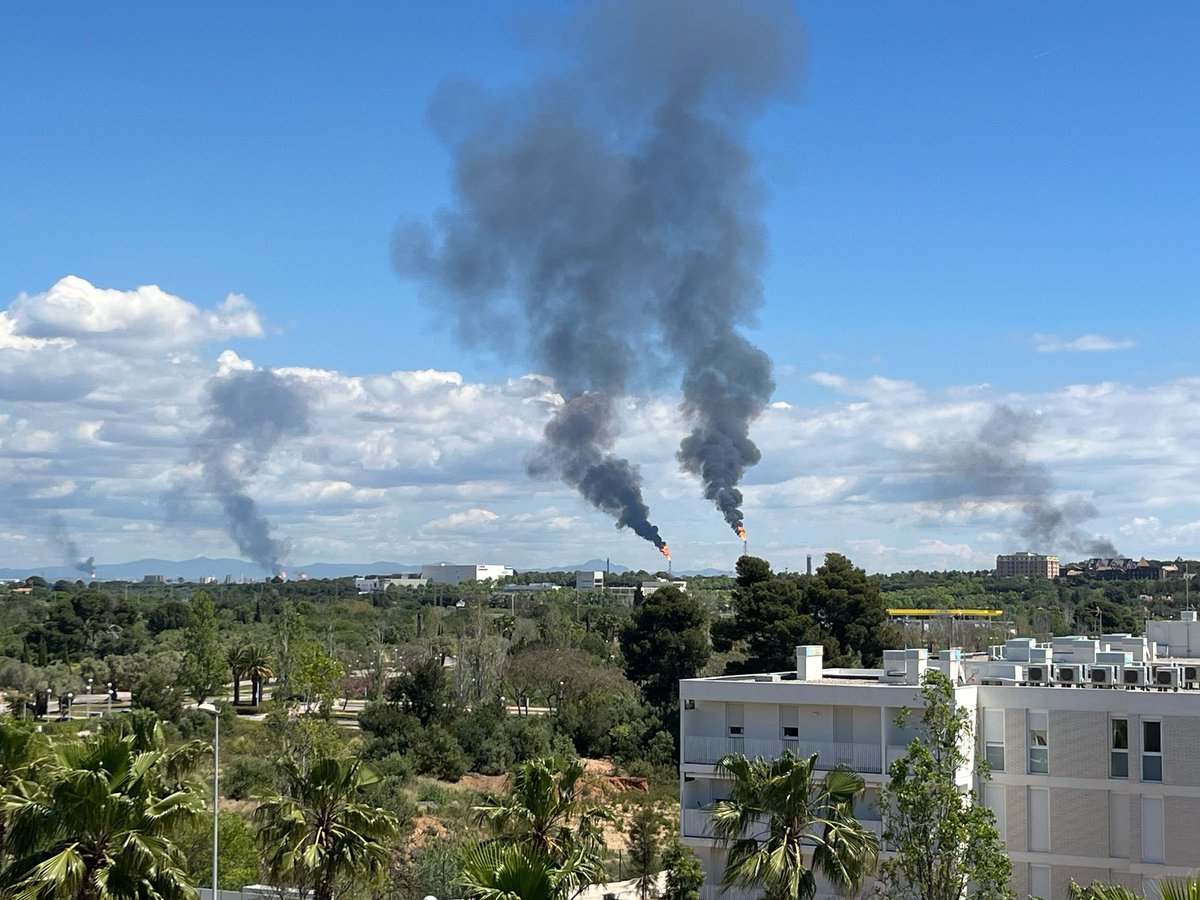 nonireus's tweet photo. Quimica tarragona. Això es normal? @industriQuimica @Repsol @diaridtarragona https://t.co/6CZ6N1TPLD