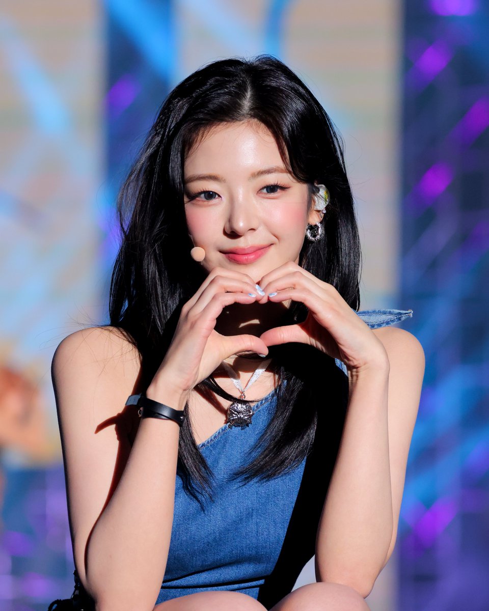 DinSongLotso's tweet photo. 𝟸𝟻𝟶𝟺𝟸𝟼 ᴡɪᴛʜ ʟɪᴀ🐻

#리아 #LIA #있지 #ITZY https://t.co/ZmnZL4bsUF