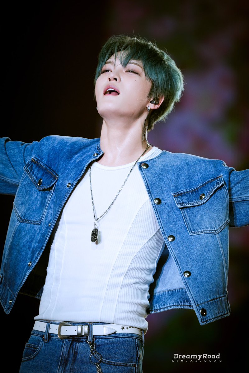 나는 월요일 잘버텨냈고
김재중은 언제나 최선을 다함
일단 얼굴로