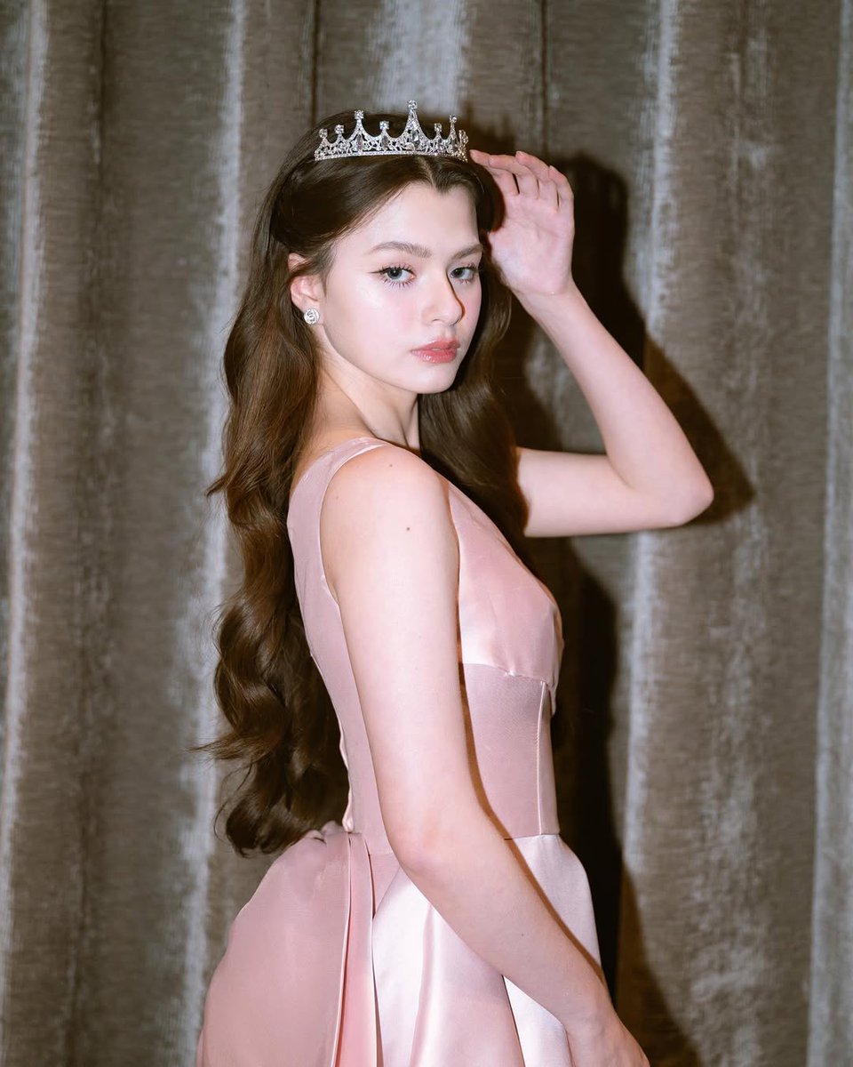 nightathene's tweet photo. She looks like a real-life princess, doesn't she? 😍 

#Beckysangels 
#BeckyArmstrong 
#PrincessBlew
#4Elements https://t.co/WgrudGT51G