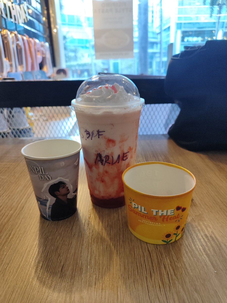 aruepil's tweet image. Happy Birthday Wonpil! 🎈

@sunsetforkwp 
#sunsetserenade