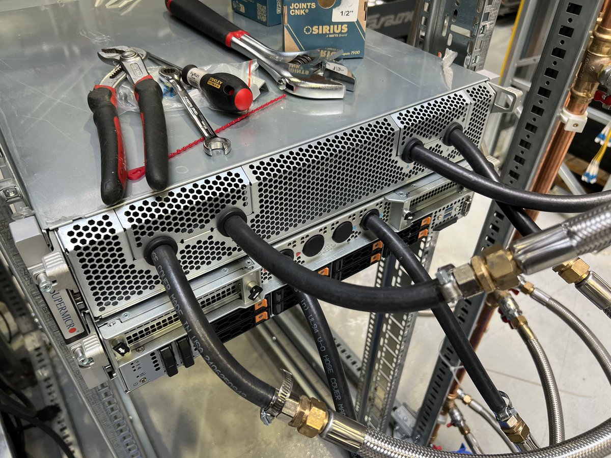 olesovhcom's tweet photo. Nvidia H200 watercooled &amp; AMD Mi325 aircooled. https://t.co/J5k9GSPbAY