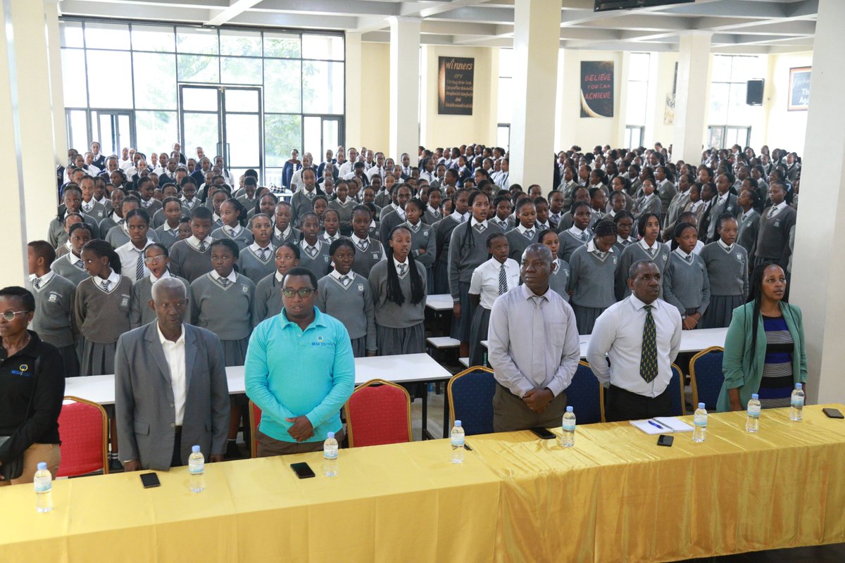 Abanyeshuri barenga 7,400 baturuka mu mashuri 213 barimo kwitabira  PISA,hagamijwe gupima ireme ry’uburezi bw’u Rwanda ku rwego mpuzamahanga.