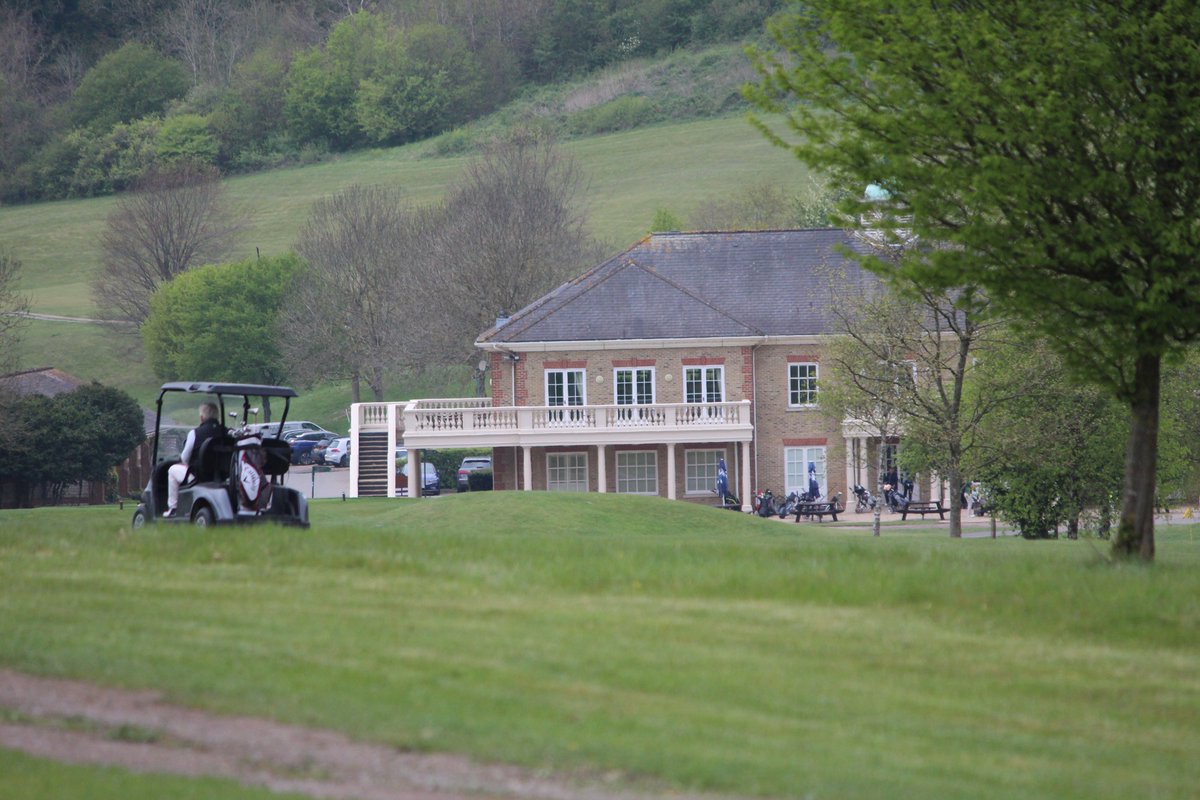 HFGInsuranceRec's tweet image. Another fantastic Charity Golf Day at Woldingham GC! ⛳ 

We raised £830 for Jono Conolly’s London Marathon run for Spinal Research — which he completed in an amazing 3:37! 🏃‍♂️👏 

Thanks to everyone who supported! 

#CharityGolfDay #HFGroup #SpinalResearch