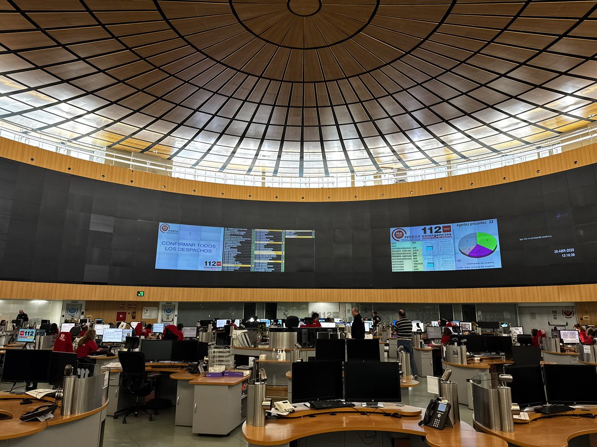 Estamos recibiendo llamadas relacionadas con cortes de luz en la región. En el 112 estamos operativos gracias a los grupos electrógenos propios. 

Utilicen el 112 solo para llamadas de Emergencia. 

#BomberosCM y #SUMMA112 se comunican con normalidad con sus bases. 

#ASEM112