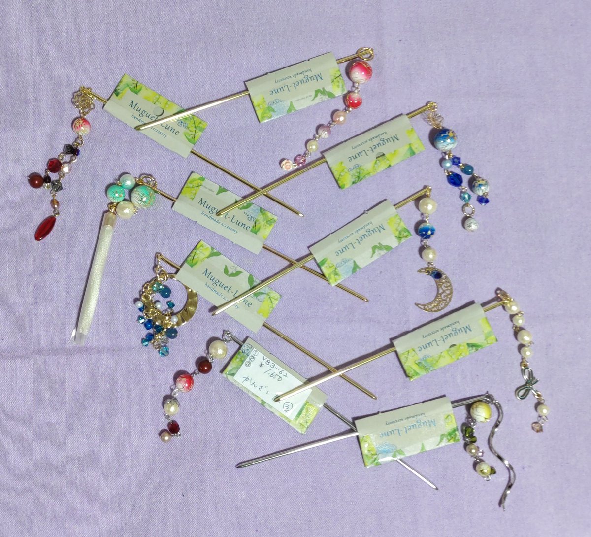 来月といっても数日後ですが「 #横浜すこんぶ 」さんの作品を入れ替えてこようと思います🙋
ピアスや簪だけでなく、バッグチャームやイヤーカフも置きますよ🤗
スペースの関係で全ては並べられませんので気になった作品が並んでいなければお店の方にお声掛けください🫶
よろしくお願いします😆