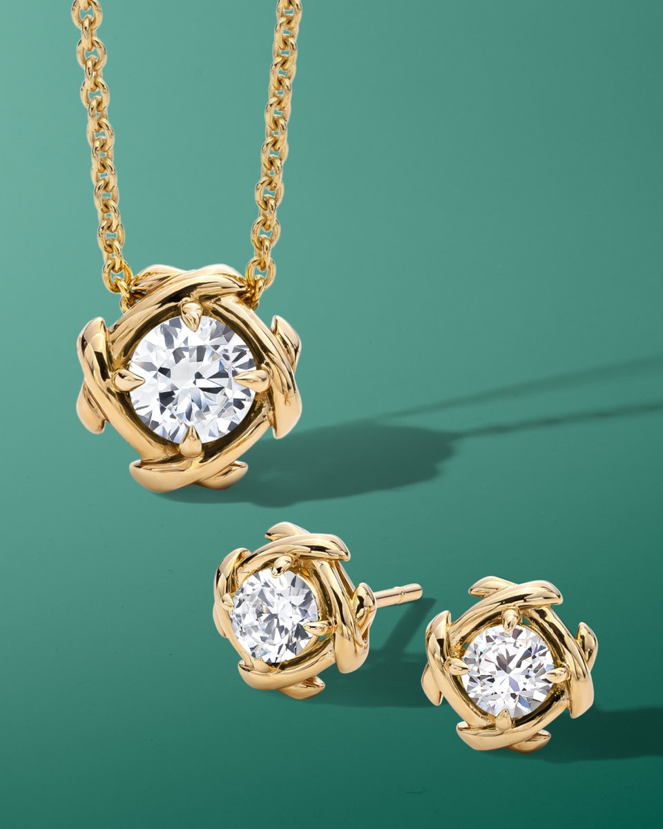 For when no words are needed. ✨ This Mother’s Day, celebrate her with Jared, because luxury is in the moments you create. 

Shop Mother's Day Gifts: ms.spr.ly/6013SEvS5
