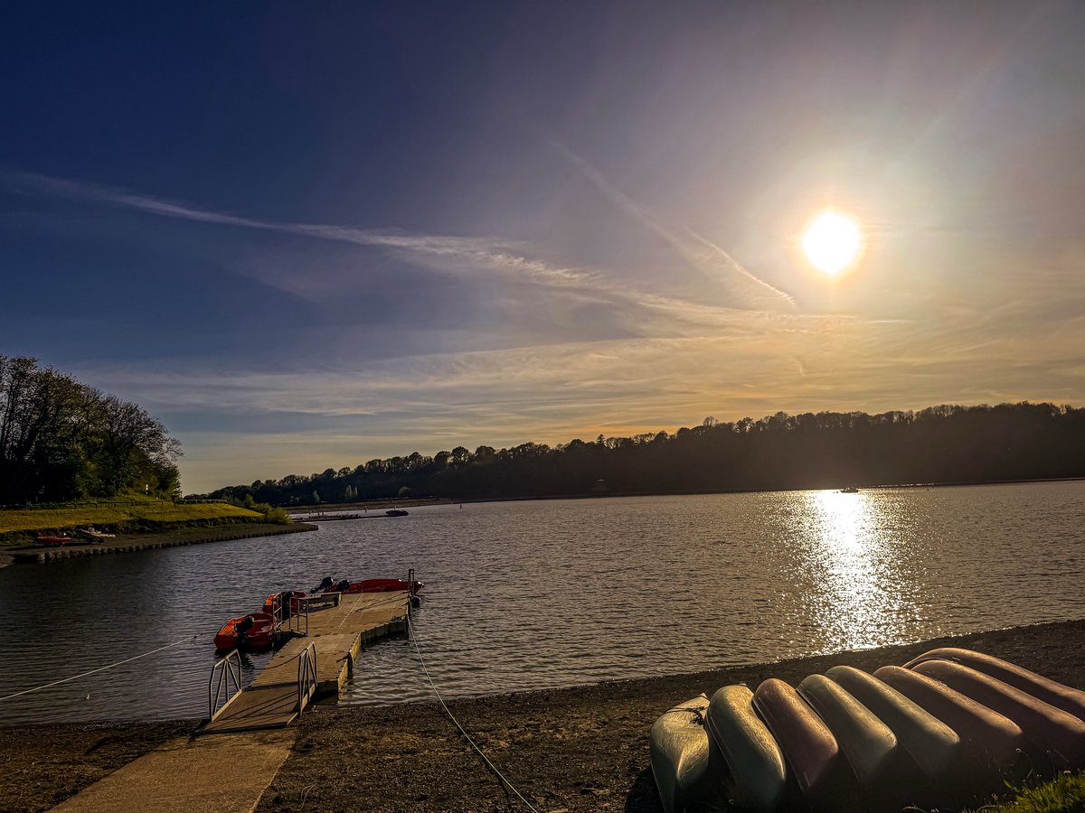 Sunshine <a href="/LlandegfeddLake/">Llyn Llandegfedd Lake</a> 🛶 <a href="/ThePhotoHour/">#ThePhotoHour</a> <a href="/S4Ctywydd/">S4C Tywydd</a> <a href="/WalesOnline/">WalesOnline 🏴󠁧󠁢󠁷󠁬󠁳󠁿</a> <a href="/visitwales/">Visit Wales 🏴󠁧󠁢󠁷󠁬󠁳󠁿</a> <a href="/bbcweather/">BBC Weather</a> <a href="/DerekTheWeather/">Derek Brockway - weatherman</a> <a href="/Ruth_ITV/">Ruth_TV</a>