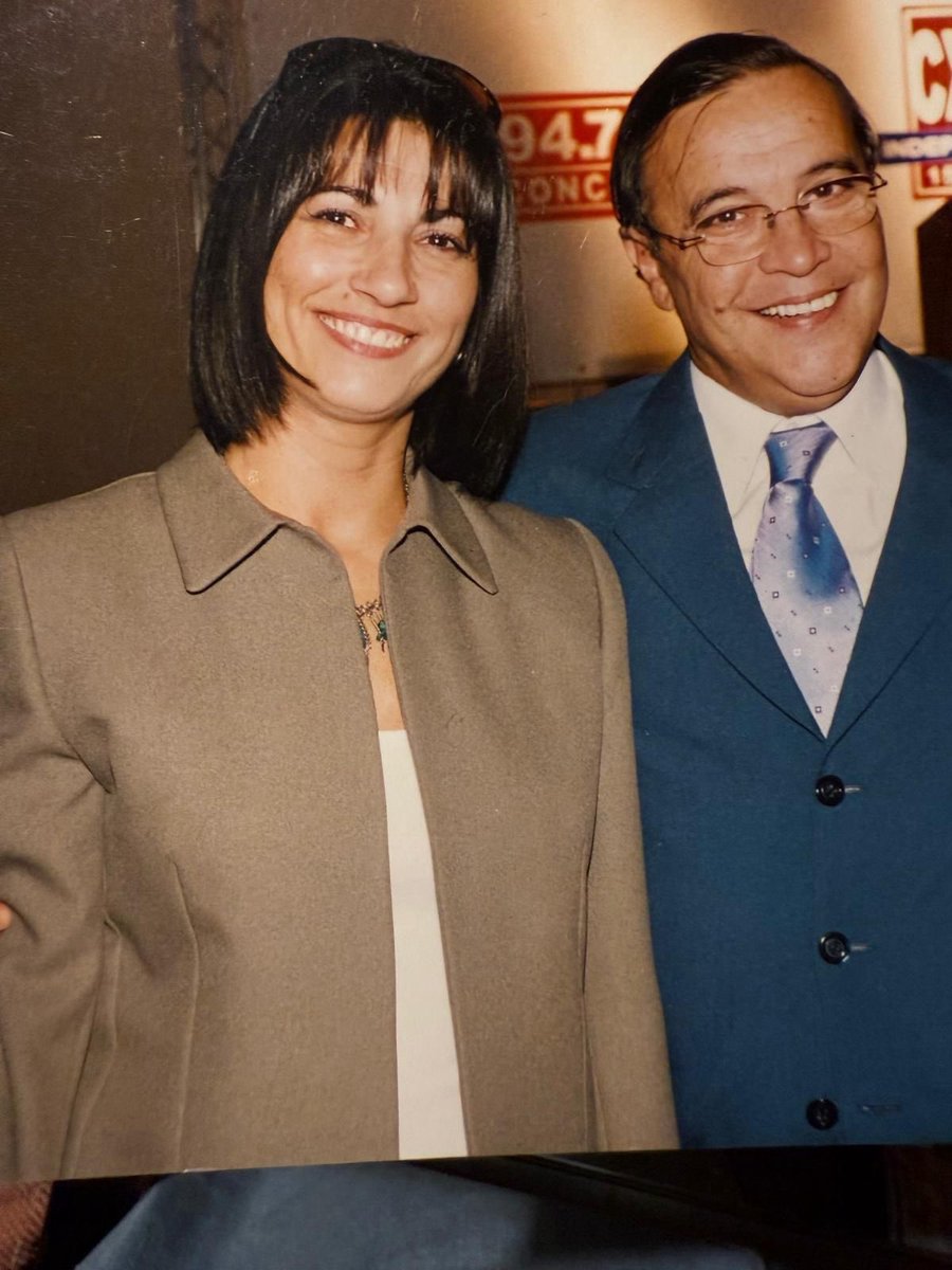 Compartimos 23 años de encuentros cotidianos en los que jamás dejamos instalarse la rutina. Supongo que exorcizamos las malas noticias con tu sentido del humor (fuiste la persona que más me hizo reír en la vida), tus burlas sobre mi carácter, y mis rezongos por tus cigarrillos.