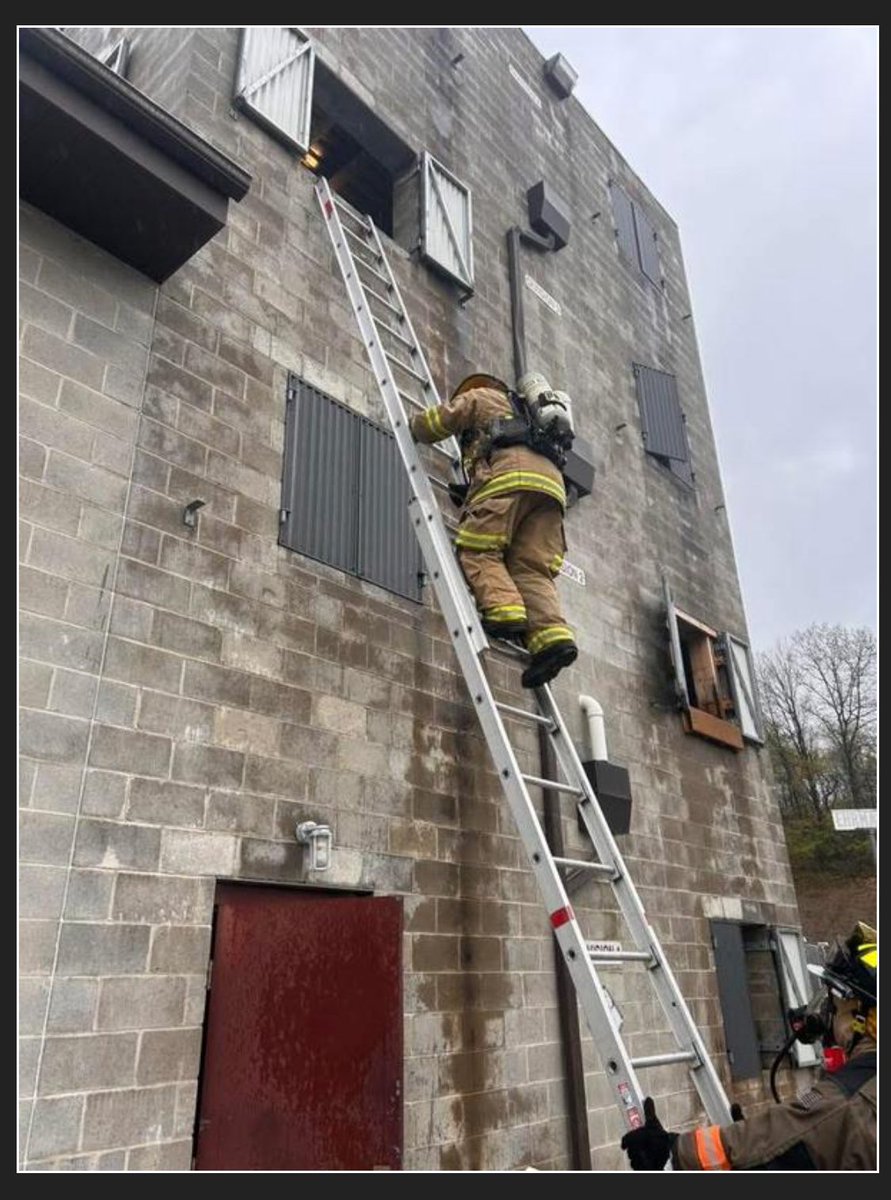 ctvfc21's tweet photo. The entry level program was working on firefighter survival and we are also hosting our first proboard driver operator for engine and aerial. 
We have several new recruits in the entry level program as well as our instructors from Cranberry teaching it. https://t.co/9Ud4Lr6NkM