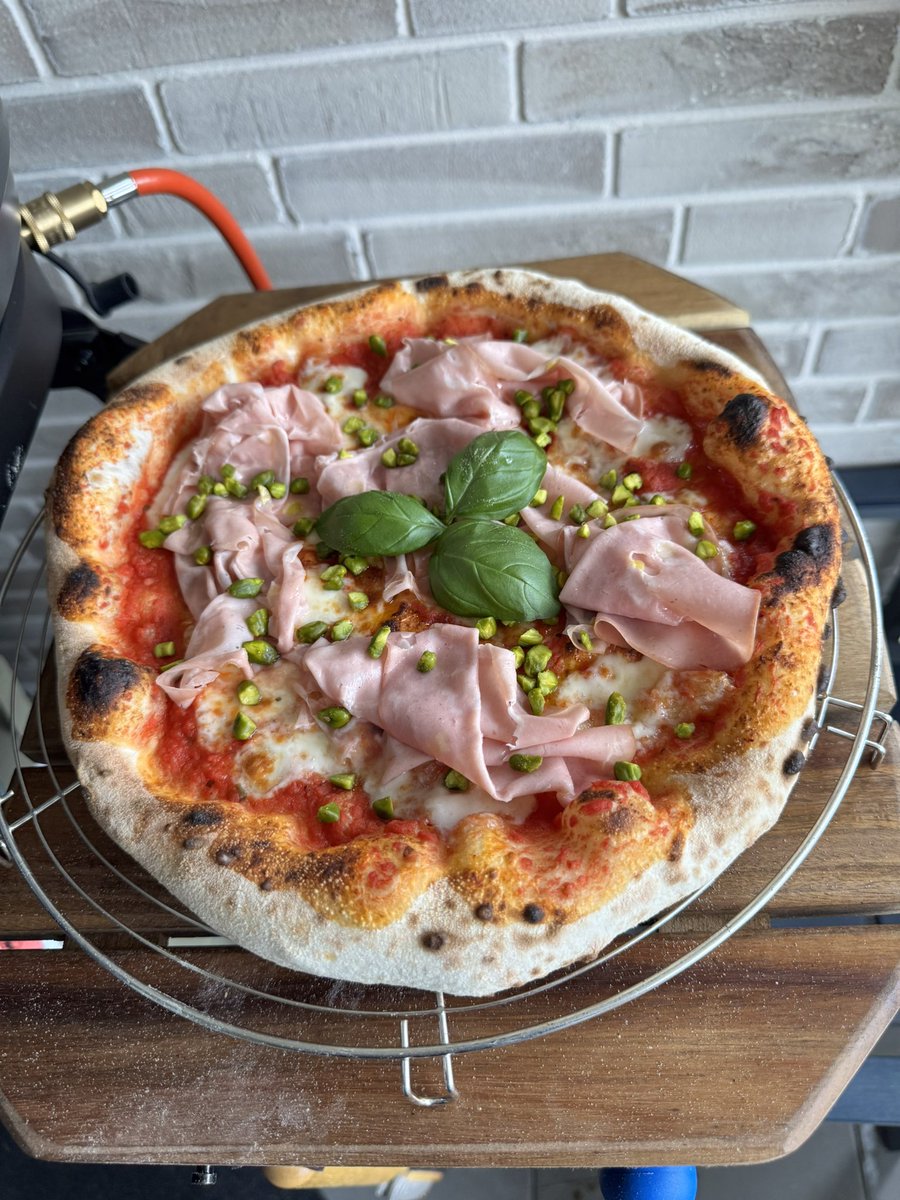 leottat's tweet photo. #pizza #homemade #pizzaitaliana #food #foodporn #neapolitanpizza #pizzanapolitana #homemadepizza #pizzalover #pizzatime #pizzalovers #fiordilatte #gozney #gozneyarc #pizzaria #pizzaday #pizzaporn #pizzaoven #pizzaaddict #pizzalife #pizzanight https://t.co/IIrHEsxKk8
