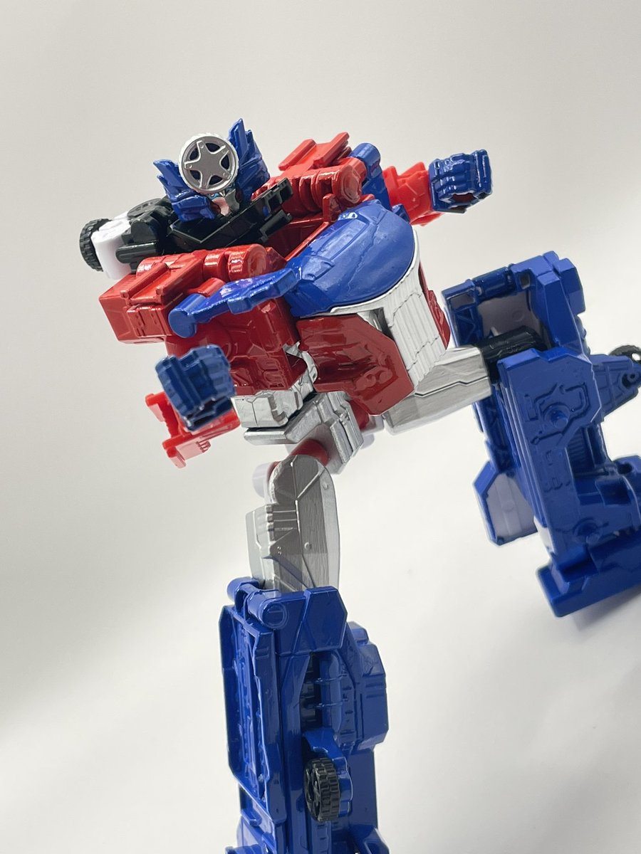 morton3821's tweet image. ブンドリオ・プライム
サイバトロンを救いタイヤ!
ミニプラのブンブンジャーロボをコンボイカラーで塗装しました
#ミニプラ #トランスフォーマー