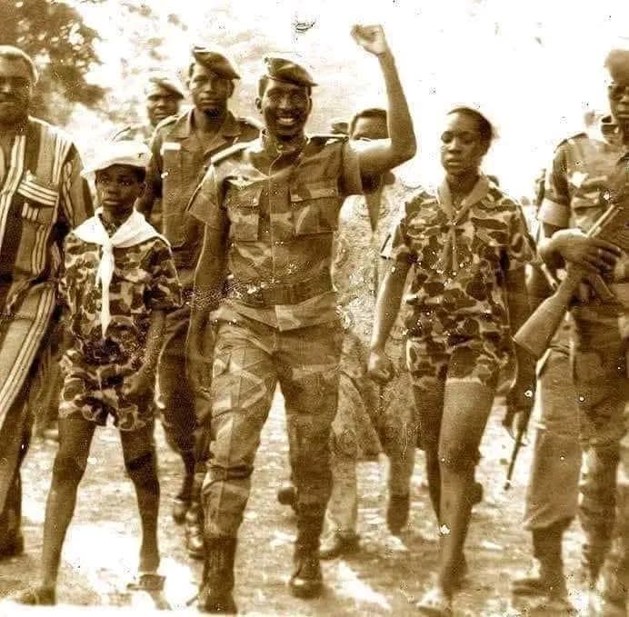 AfricanHub_'s tweet image. Thomas Sankara Was So Popular Among His People That Even In Death, His People Still Loved And Adored Him, A Note Was Left At His Graveside Which Reads &apos;Do Not Worry, Mama Sankara, We Will Avenge The Death of Your Son, We Are All Sankara&apos;s.

Sankara Lived a Brief But Eventful…