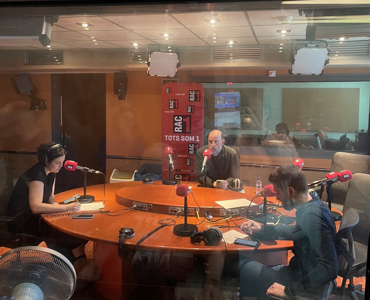 🔴 Estem fent programació especial seguint el minut a minut de l’apagada general. 

‼️ Truca’ns al 93 270 44 52 o missatges de veu al 669 10 10 10