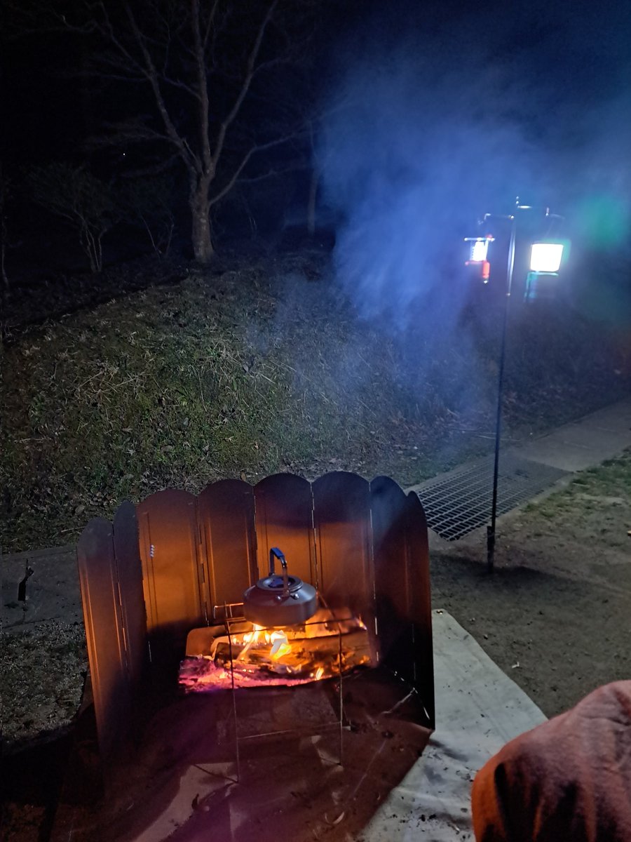 CLIPPER403's tweet photo. なかなか取れない連休が取れたから即キャンプ予約🥺初の��泊キャーーンプ🏕とうとうトンネルテントまで買って堪能しまくりました😎やっぱり泊まりあってのキャンプだね‼️夜中に焚き火台で火をのんびり見る時間も新鮮で🔥最高の一日でした👍
#キャンプ https://t.co/wPUcYjdpfW