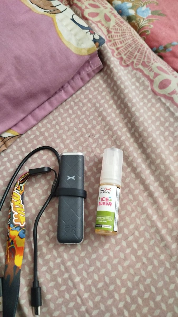 vanillaaa07's tweet photo. wts oxva xlim go pemakain baru 3 minggu 
device✅
lq (tpi sisa setengah)✅
casan✅
box✅
ct❌

175k masih bisa nego yaa dom bandung , minat/tanya² dm ajaa #zonauang #wts #oxva https://t.co/4tpVLn0E4F