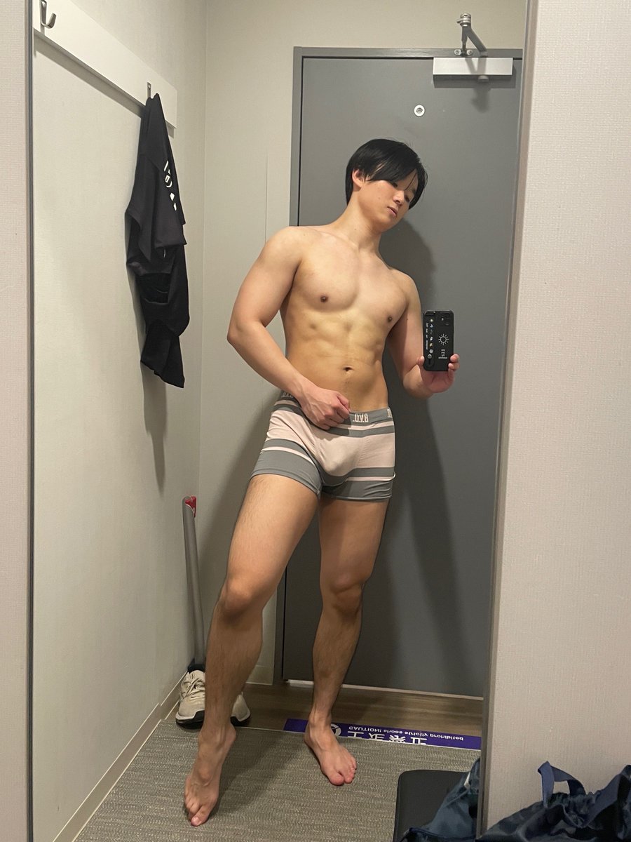 アブローラー100回961日
スクワット100回21日目
腕立て100回21日目

インスタ作り直しました！
プロフにあるので良かったら繋がりましょ！