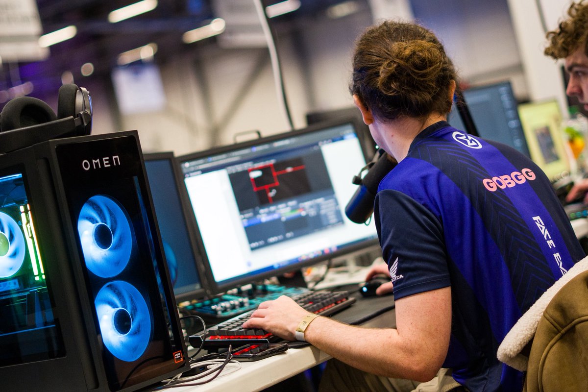 April vibes 💜⚡️