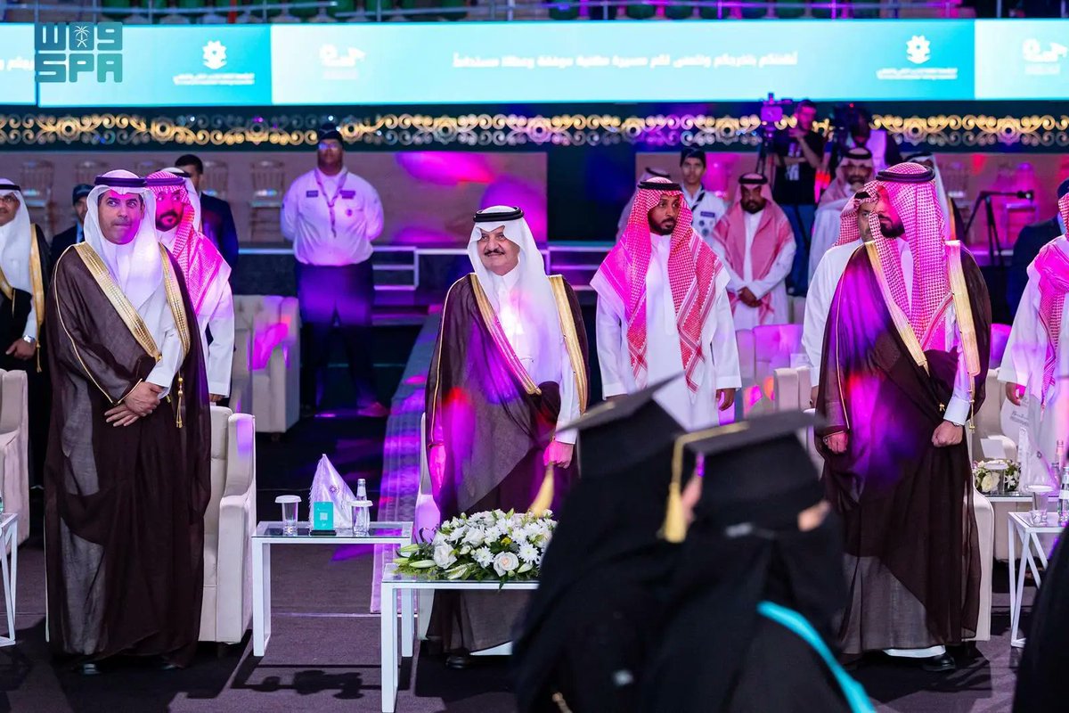 SPAregions's tweet photo. أمير الشرقية يرعى حفل تخريج 5789 طالبًا وطالبة في منشآت التدريب التقني والمهني بالمنطقة.
https://t.co/NbjZdrenqj
#واس_عام https://t.co/RbQRU7zVrf