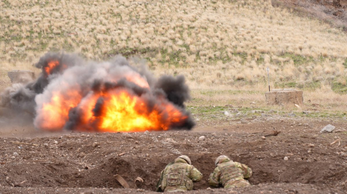 U.S. Army (@usarmy) on Twitter photo "Claymore, claymore, claymore!"
Smoke. Shockwaves. Then grins.
Operation Djibouti Dawn brought 400 <a href="/OregonGuard/">OregonNationalGuard</a> Soldiers together for one purpose:
Get back to the basics and get ready to deploy.
Here’s how they did it 🧵 "Claymore, claymore, claymore!"
Smoke. Shockwaves. Then grins.
Operation Djibouti Dawn brought 400 <a href="/OregonGuard/">OregonNationalGuard</a> Soldiers together for one purpose:
Get back to the basics and get ready to deploy.
Here’s how they did it 🧵