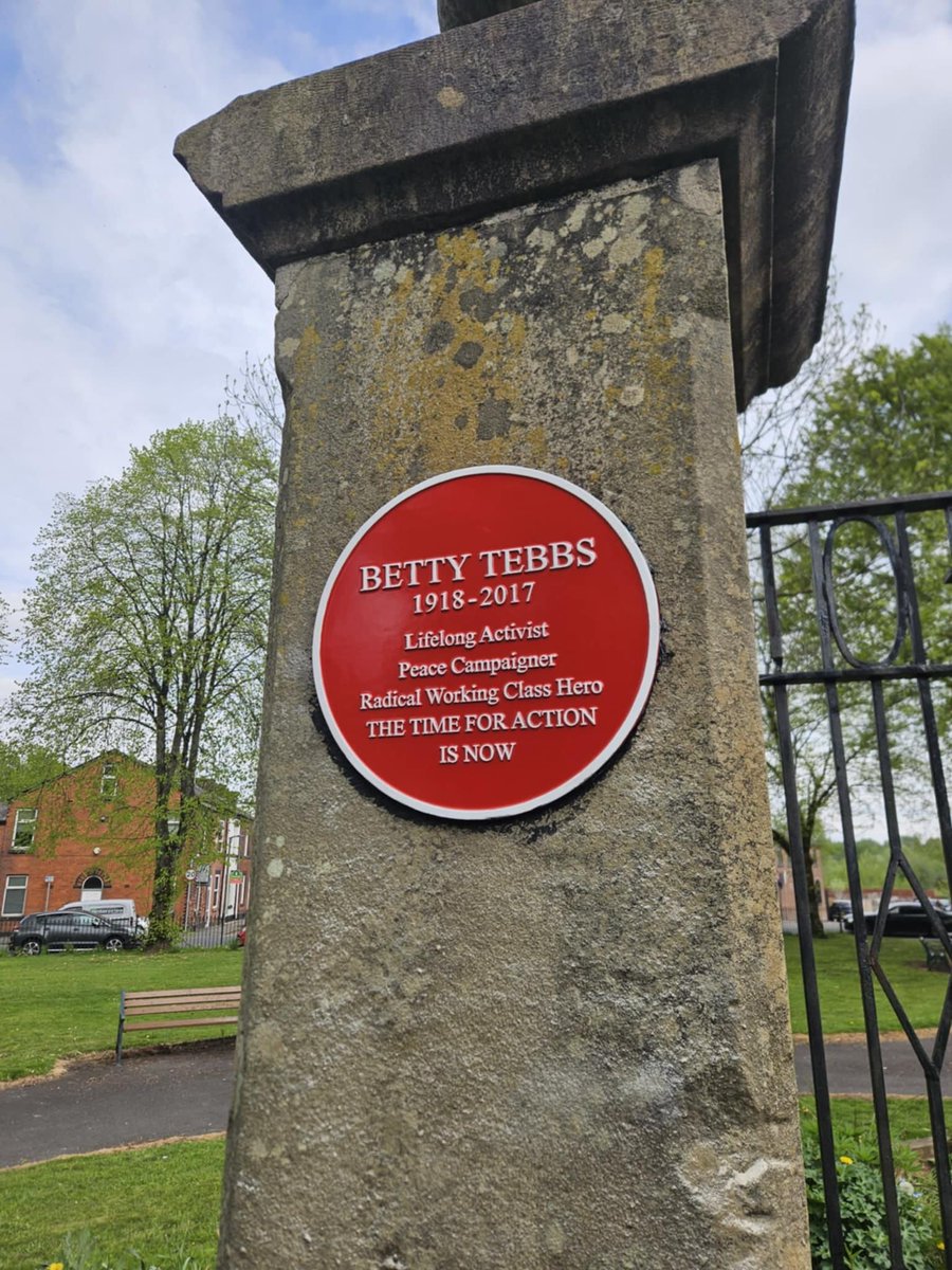 Lancashire UNISON Chair &amp; Education Officer Nicola Walmsley attended the unveiling of a plaque in honour of Betty Tebbs, lifelong activist ✊️ and campaigner for women's &amp; worker's rights ♀️🔈and for peace ☮️ in Festival Gardens, Radcliffe.