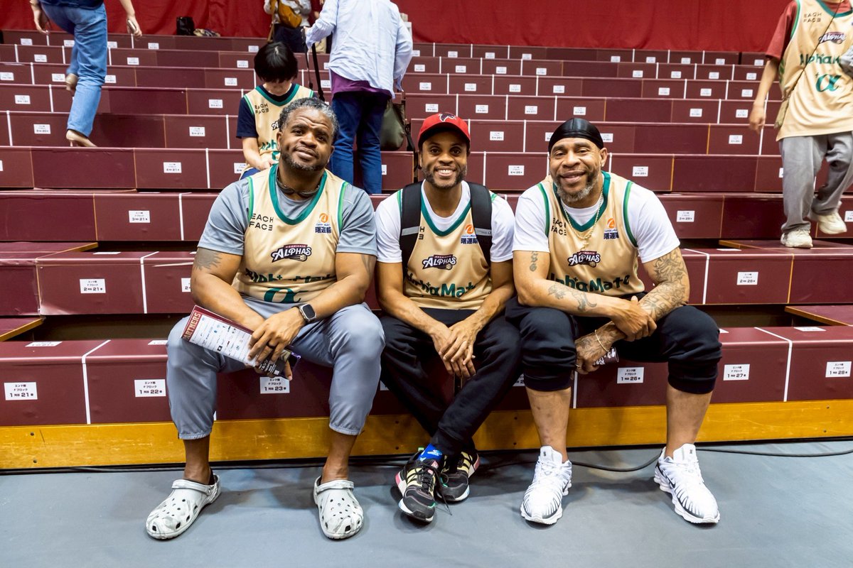 Jeff Gibbs (@jgibbs3434) on Twitter photo Had a couple family members come out to Japan for my last couple of home games. <a href="/AndreeMock/">Andree Mock</a> <a href="/Comediankenny/">Kenny Mock</a> Antwaun Gibbs Had a couple family members come out to Japan for my last couple of home games. <a href="/AndreeMock/">Andree Mock</a> <a href="/Comediankenny/">Kenny Mock</a> Antwaun Gibbs