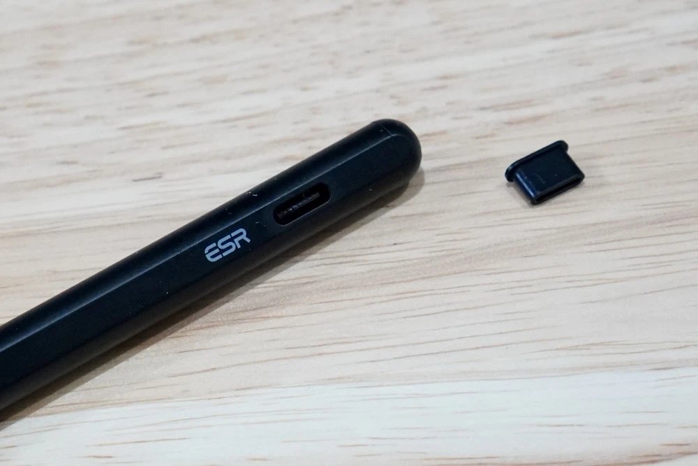 ESRのiPadアクセサリーをいくつか試させてもらったけど、特にペンシルにはビビった。
Apple PencilありきのiPadだと思ってたけど、サードパーティ製のペンシルもここまで進化してるのね