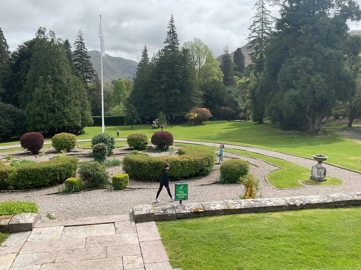 Enjoying lunch in the clement weather and in the ambience of the gardens here at Patterdale🙏