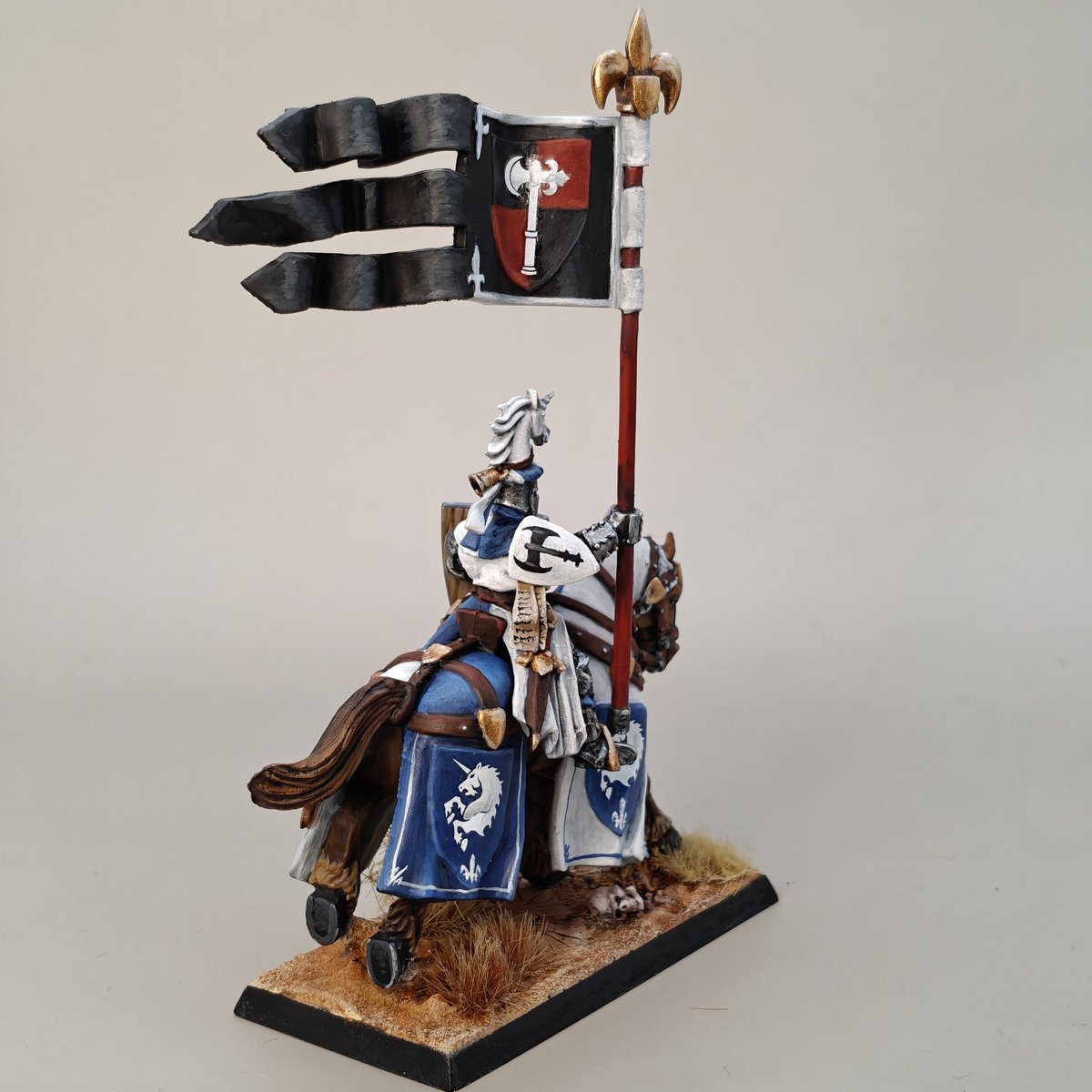 Standard bearer for the unit of knights of realm!
.
.
.
#warhammerfantasy #warhammer #warhammertheoldworld #gamesworkshop #warhammercommunity