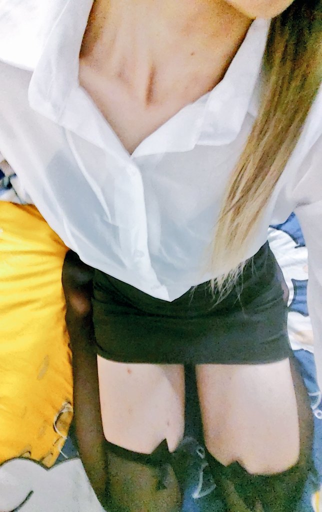 ♡

800粉達成 找數🥰

白襯衫透視黑吊帶+黑短裙+黑絲🥰

一陣Po埋另一張😆

係我認為頭十正既圖😆😆😆💕

#852hkgirl #黑絲長腿 #透視
 #腿控 #鎖骨 #吊帶 #OLlook
#多多支持才有動力出更多圖🥰