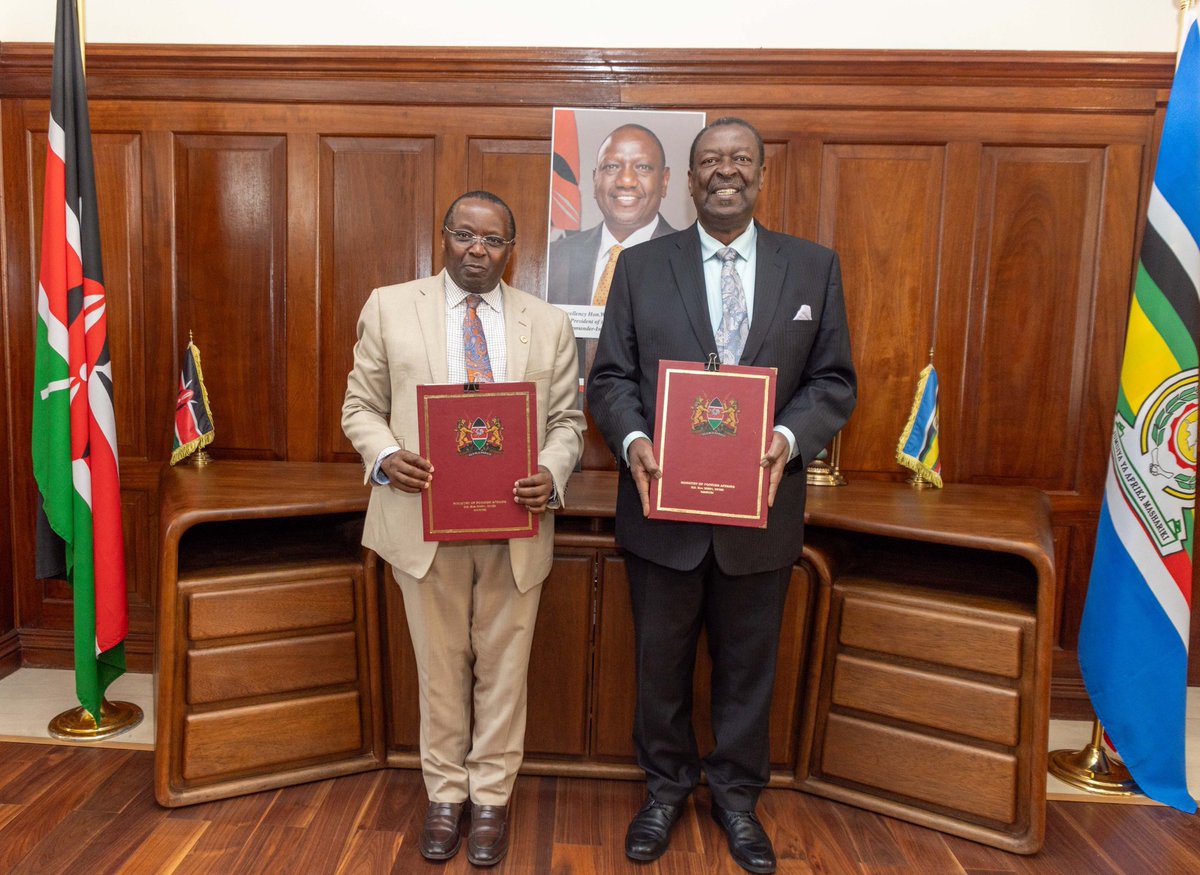MusaliaMudavadi's tweet image. Met with the Executive Director of the African Economic Research Consortium (AERC) Professor Victor Murinde, to sign the Revised Host Country Agreement between the Government of Kenya and AERC.

Since its establishment in 1988, AERC has been at the forefront of advancing economic…