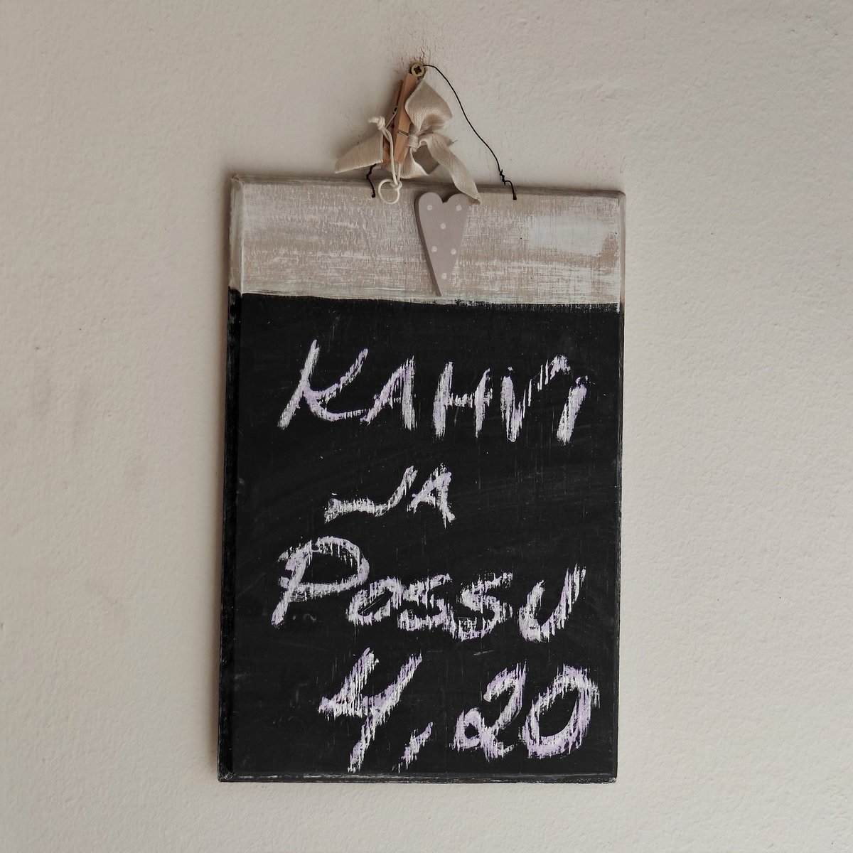 Kävin kahvilla ja mietin, että pitäisikö alkaa eläintilalliseksi, kun se jauhelihakin on kaupoista loppunut. 😜

#jauhelihacase