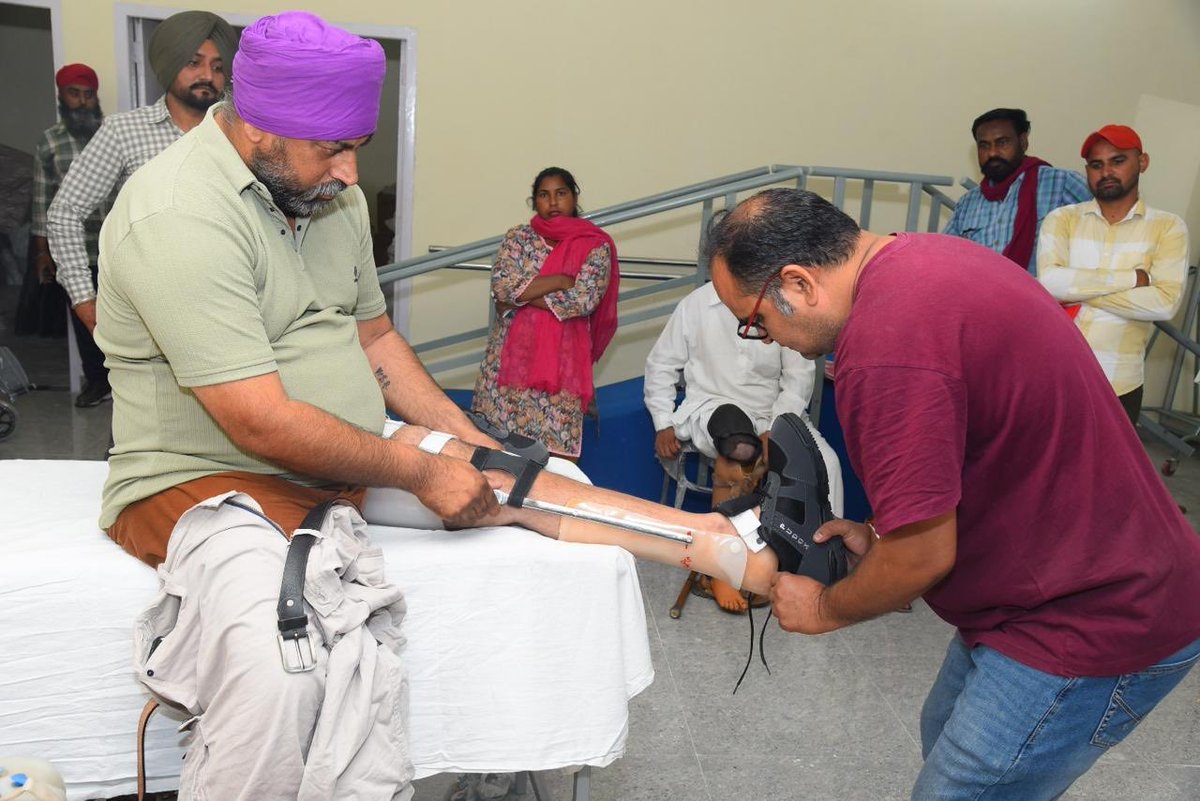 Happy to have played a small role in the opening of the famous Jaipur Foot Centre at Sri Guru Ram Das Hospital in #Amritsar today. 75 divyangs have already been fitted their renowned prosthetic limbs, restoring mobility, dignity and earning capacity. Another 50 by tomorrow 1/