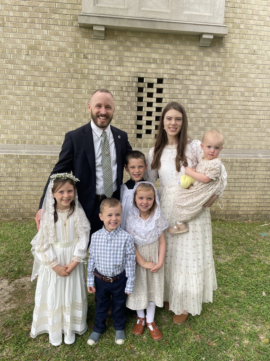 corjesupress's tweet image. We had a wonderful Easter over here. My daughter received her first holy communion and then we were able to stay at Our Lady of Clear Creek Monastery for the week. Hope ya'll had a blessed Easter octave.